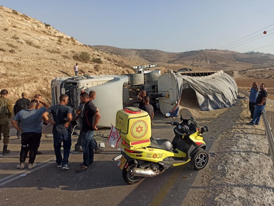 اصابتين بحادث احداها خطيرة بمنطقة النقب باتجاه ميتار